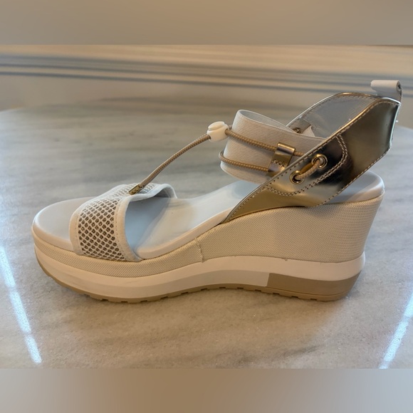 NeroGiardini Bungee Platform Wedge Sandals in White/Gold size 39/8.5 - Picture 2 of 12